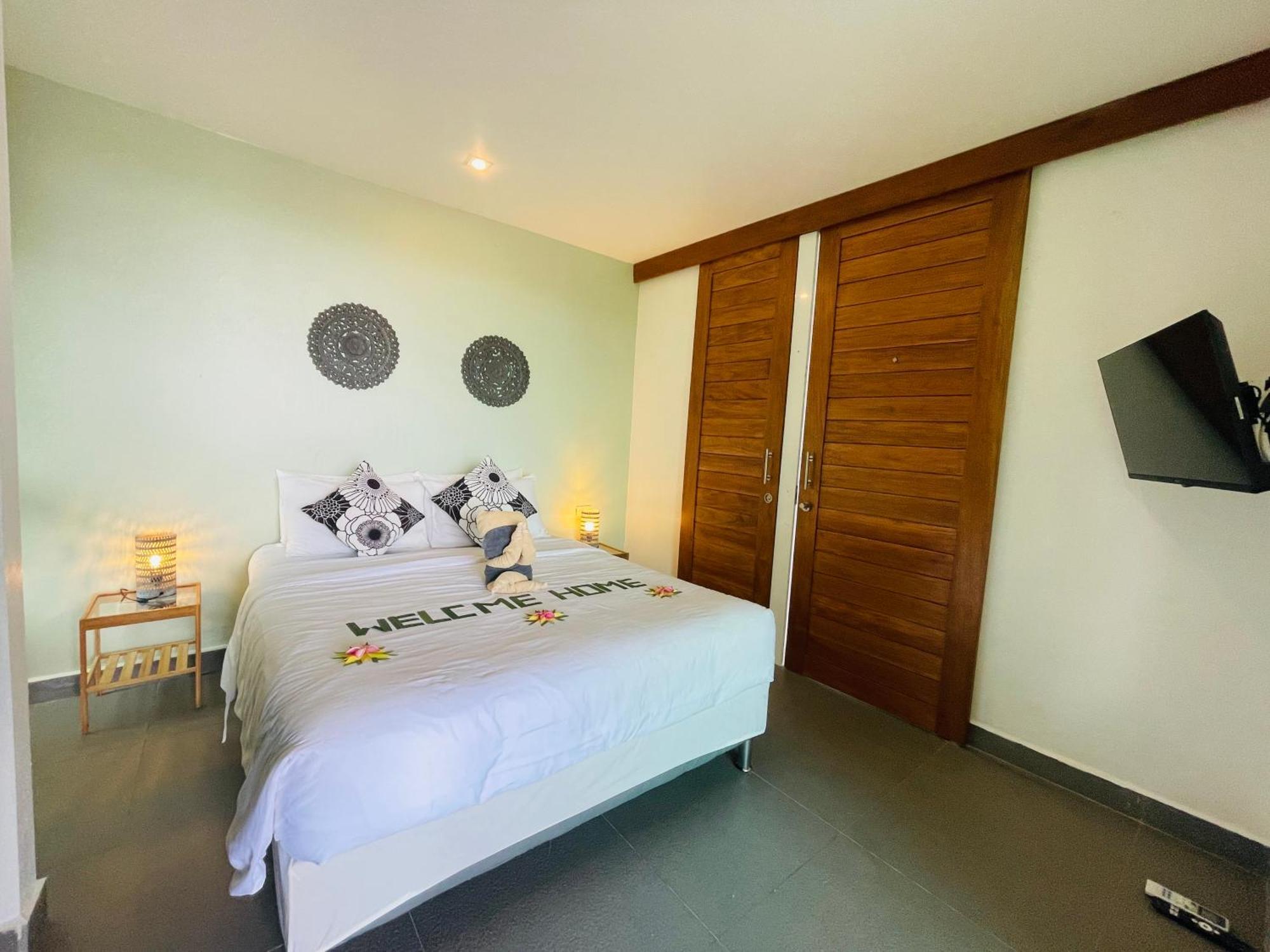 Baan Saint-Tropez Seaview Villas Kata Beach Exterior photo