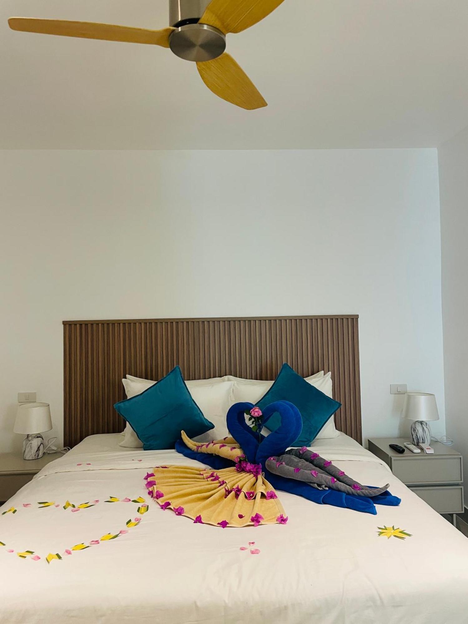 Baan Saint-Tropez Seaview Villas Kata Beach Exterior photo