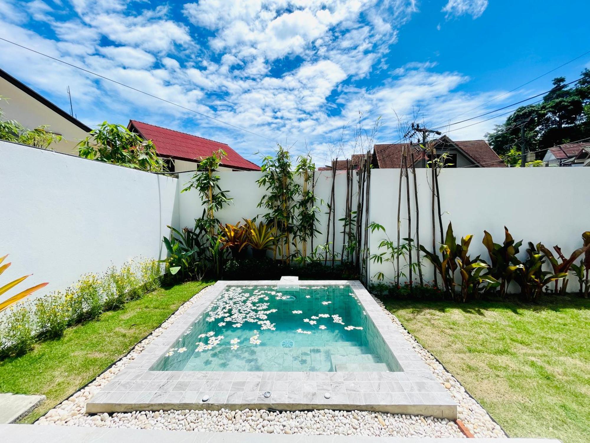 Baan Saint-Tropez Seaview Villas Kata Beach Exterior photo